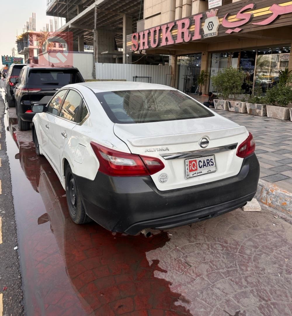 نيسان ألتيما